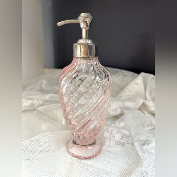 HTF Pre-Owned Rachel Ashwell Simply Shabby Chic Pink Swirl Glass Bathroom Set - Picture 2 of 12